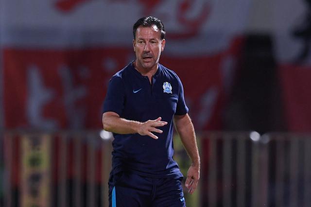 沙巴体育平台-范加斯特豪赌成功！轮换10人还能逼平广州队